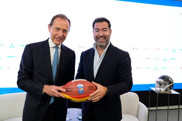 October 6, 2026, Madrid, Madrid, Spain: Emilio Butragueno and Rafael de los Santos, Spain NFL, American Football Herren, USA Director, during the Desayunos Deportivos Europa Press - Rafael de los Santos, ahead the NFL Madrid match 2026 holded at Camilo Jose Cela University on October 06, 2026, in Madrid, Spain. Desayunos Deportivos Europa Press - Rafael De Los Santos - ZUMAa181 20261006_zaa_a181_021 Copyright: xOscarxJ.xBarrosox
