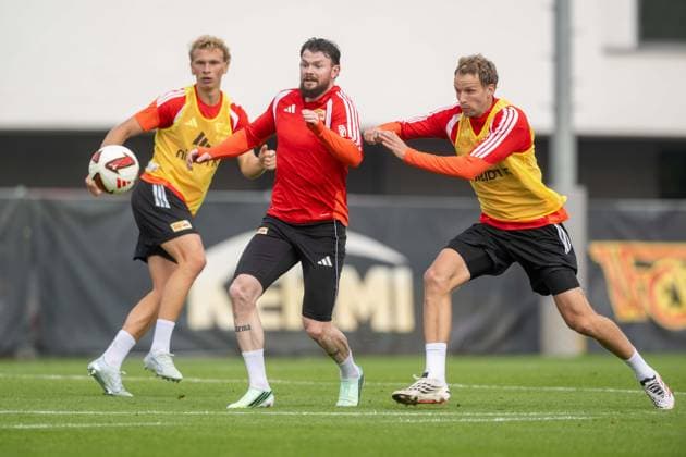 Fußball, Herren, Saison 2026 2027, 1. Bundesliga, 1. FC Union Berlin, Training auf Trainingsplatz II, v. l. Leopold Querfeld (1. FC Union Berlin), Oliver Burke (1. FC Union Berlin), Marvin Friedrich (1. FC Union), 06.10.2026, Copyright: xMatthiasxKochx