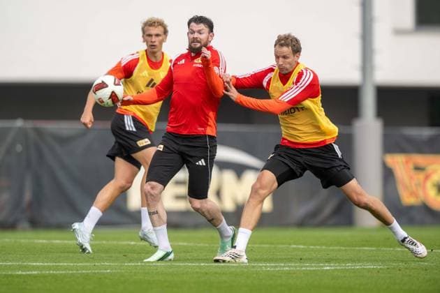 Fußball, Herren, Saison 2026 2027, 1. Bundesliga, 1. FC Union Berlin, Training auf Trainingsplatz II, v. l. Leopold Querfeld (1. FC Union Berlin), Oliver Burke (1. FC Union Berlin), Marvin Friedrich (1. FC Union), 06.10.2026, Copyright: xMatthiasxKochx