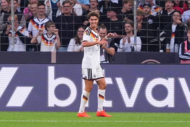 06.10.2026, xydrx, Herren, Fußball, Länderspiel, U21, U 21 EM-Qualifikation, Deutchland - Georgien, Saison 2026 2027, Schüco Arena: Torjubel nach dem Tor zum 1:0 für Deutschland durch Torschütze Noah Darvich (GER, 17) DFB regulations prohibit any use of photographs as image sequences and or quasi-video. Copyright: HMBxMedia YannisxDreimann