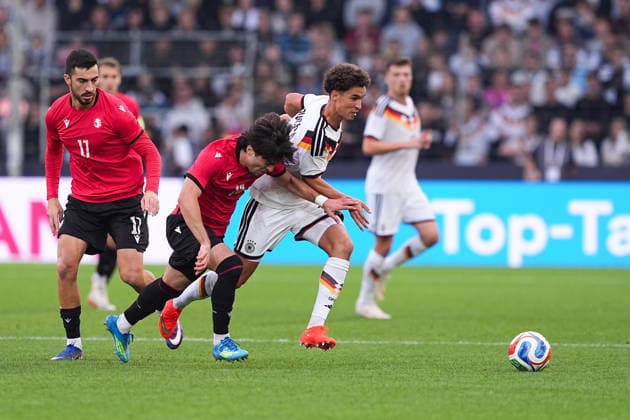 06.10.2026, xydrx, Herren, Fußball, Länderspiel, U21, U 21 EM-Qualifikation, Deutchland - Georgien, Saison 2026 2027, Schüco Arena: Halid Doltmourziev (GEO, 13) im Zweikampf gegen Noah Darvich (GER, 17) DFB regulations prohibit any use of photographs as image sequences and or quasi-video. Copyright: HMBxMedia YannisxDreimann