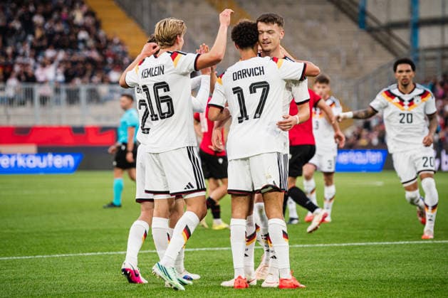 U21, U 21 EM-Qualifikation: Deutschland - Georgien, 06.10.2026 TOR, JUBEL zum 1:0 durch Noah Darvich (Deutschland, 17), hier mit Aljoscha Kemlein (Deutschland, 16) und Dženan PejÄinović (Deutschland, 11); Fußball, EM-Qualifikation U 21, 10. Spieltag: Deutschland vs. Georgien am 06.10.2026, Bielefeld DFB REGULATIONS PROHIBIT ANY USE OF PHOTOGRAPHS AS IMAGE SEQUENCES AND OR QUASI-VIDEO. Copyright: xBEAUTIFULxSPORTS Tonhäuserx