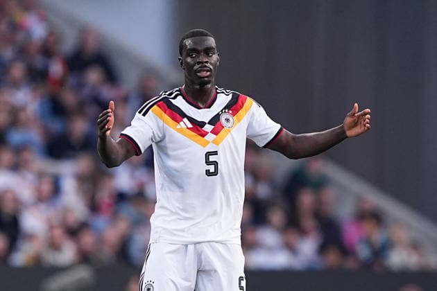 06.10.2026, xydrx, Herren, Fußball, Länderspiel, U21, U 21 EM-Qualifikation, Deutchland - Georgien, Saison 2026 2027, Schüco Arena: Joshua Quarshie (GER, 5) gestikulierend DFB regulations prohibit any use of photographs as image sequences and or quasi-video. Copyright: HMBxMedia YannisxDreimann