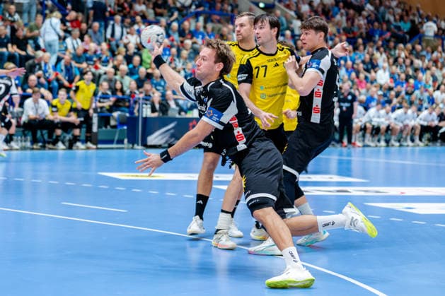 Solingen, 06.10.2026, Handball, Herren, EHF, European League, Gruppenphase, 2. Spieltag, 2026 2027, Bergischer HC - IK Sävehof Tom Bergner (Bergischer HC, 28) beim Torwurf