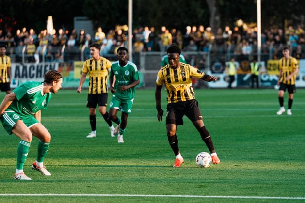 Ken Izekor (Alemannia Aachen, 18) Dribbling, Ballbesitz, am Ball, Spielaufbau, Übersicht, Deutschland, Fußball, Herren - Mittelrheinpokal (FVM) Saison 2026 2027, 2. Runde: SV Grün - Weiß Brauweiler vs TSV Alemannia Aachen (Ulrich - Haberland - Stadion, Leverkusen) Copyright: xThiemoxRudolphx