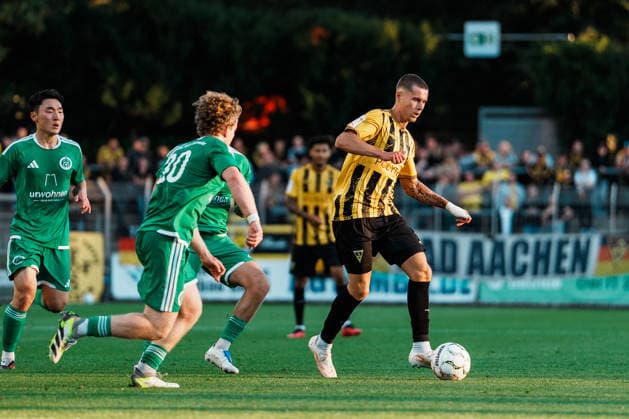 Dribbling, Ballbesitz, am Ball, Spielaufbau, Übersicht, Georg Ermolaev (Alemannia Aachen, 20), Deutschland, Fußball, Herren - Mittelrheinpokal (FVM) Saison 2026 2027, 2. Runde: SV Grün - Weiß Brauweiler vs TSV Alemannia Aachen (Ulrich - Haberland - Stadion, Leverkusen) Copyright: xThiemoxRudolphx