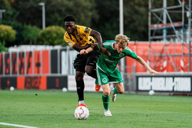 Kampf, Aktion, Duell Ken Izekor (Alemannia Aachen, 18), Jacob Jansen (Grün-Weiß Brauweiler, 5), Deutschland, Fußball, Herren - Mittelrheinpokal (FVM) Saison 2026 2027, 2. Runde: SV Grün - Weiß Brauweiler vs TSV Alemannia Aachen (Ulrich - Haberland - Stadion, Leverkusen) Copyright: xThiemoxRudolphx