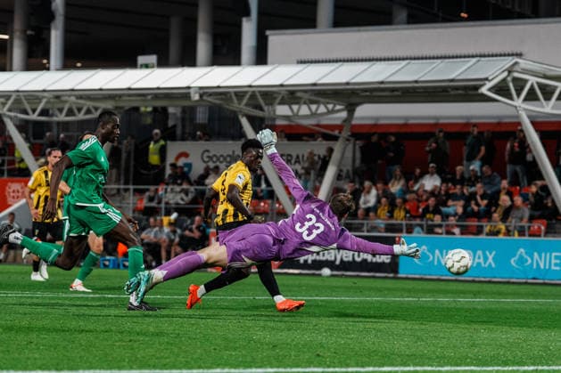 Tor von Ken Izekor (Alemannia Aachen, 18), Julian Roloff (Grün-Weiß Brauweiler, 33) Jubel, Tor, Freude, feiern, Spass, Emotionen zum 3 zu 0, Deutschland, Fußball, Herren - Mittelrheinpokal (FVM) Saison 2026 2027, 2. Runde: SV Grün - Weiß Brauweiler vs TSV Alemannia Aachen (Ulrich - Haberland - Stadion, Leverkusen) Copyright: xThiemoxRudolphx