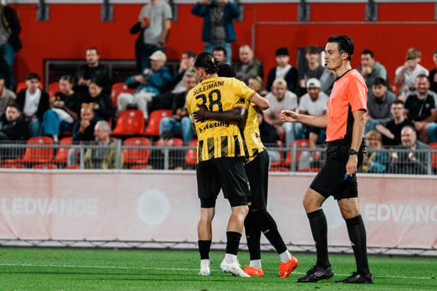 Jubel, Tor, Freude, feiern, Spass, Emotionen, Ken Izekor (Alemannia Aachen, 18) mit Valmir Sulejmani (Alemannia Aachen, 38), Deutschland, Fußball, Herren - Mittelrheinpokal (FVM) Saison 2026 2027, 2. Runde: SV Grün - Weiß Brauweiler vs TSV Alemannia Aachen (Ulrich - Haberland - Stadion, Leverkusen) Copyright: xThiemoxRudolphx
