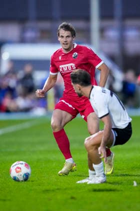 v.li.: Max Christiansen (SVS, 26), Jonas Can (Brühl, 77), Zweikampf, Spielszene, Duell, duel, tackle, tackling, Dynamik, Action, Aktion, 06.10.2026, Brühl (Deutschland), Fussball, bfv-Pokal, Achtelfinale, FV 1918 Brühl - SV Sandhausen