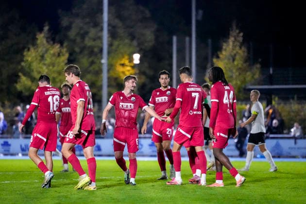 Spieler vom SV Sandhausen (SVS), jubeln über das Tor zum 0:3, Jubel, Torjubel, Torerfolg, celebrate the goal, goal, celebration, jubelt ueber das Tor, Freuen, Freude, freut sich, optimistisch, positiv, Spielszene, Highlight, Action, Aktion, 06.10.2026, Brühl (Deutschland), Fussball, bfv-Pokal, Achtelfinale, FV 1918 Brühl - SV Sandhausen