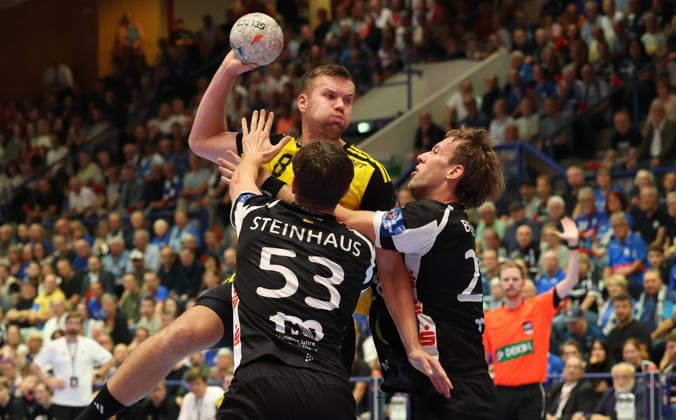 v.l. Soeren Steinhaus (Bergischer HC 53), Birgir Steinn Jonsson (IK Saevehof 08), Tom Bergner (Bergischer HC 28) GER, Bergischer HC06 vs. IK Saevehof, Handball, EHF Europa League 2026 27, 2. Spieltag, Spielzeit 2026 2027, 06.10.2026 GER, Bergischer HC06 vs. IK Saevehof, Handball, EHF Europa League 2026 27, 2. Spieltag, Spielzeit 2026 2027, 06.10.2026 Solingen-Mitte Copyright: xEibner-Pressefoto ThomasxStoeckerx EP_TSR