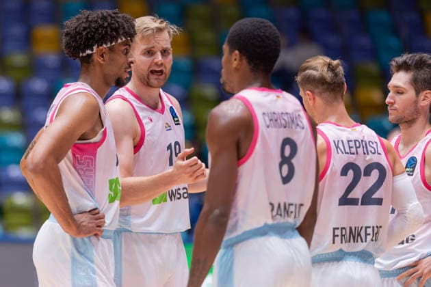 Frankfurt Skyliners - Siauliai Basketball, BKT EuroCup Von links: Roman Bedime (Skyliners, 35), Till Pape (Skyliners, 19), William Christmas (Skyliners, 8), Thomas Klepeisz (Skyliners, 22) und Ryan Arcidiacono (Skyliners, 51). Spiel des BKT EuroCups zwischen den Frankfurt Skyliners und Siauliai Basketball am 6. Oktober 2026 in der Süwag Energie ARENA in Frankfurt am Main., Frankfurt am Main Hessen Deutschland Süwag Energie ARENA