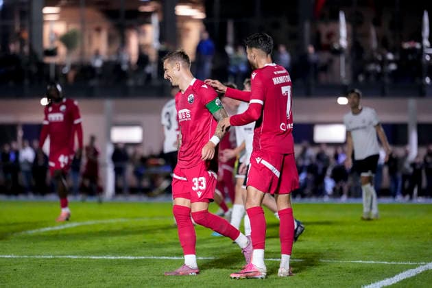 v.li.: Torschütze Marco Kehl-Gomez (SVS, 33, Kapitän), David Mamutovic (SVS, 7), Spieler vom SV Sandhausen (SVS), jubeln über das Tor zum 0:5, Jubel, Torjubel, Torerfolg, celebrate the goal, goal, celebration, jubelt ueber das Tor, Freuen, Freude, freut sich, optimistisch, positiv, Spielszene, Highlight, Action, Aktion, 06.10.2026, Brühl (Deutschland), Fussball, bfv-Pokal, Achtelfinale, FV 1918 Brühl - SV Sandhausen