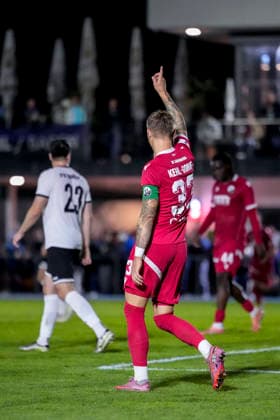 Torschütze Marco Kehl-Gomez (SVS, 33, Kapitän), Spieler vom SV Sandhausen (SVS), jubelt über das Tor zum 0:5, Jubel, jubeln, Torjubel, Torerfolg, celebrate the goal, goal, celebration, jubelt ueber das Tor, Freuen, Freude, freut sich, optimistisch, positiv, Spielszene, Highlight, Einzelbild, Einzelfoto, Aktion, Action, 06.10.2026, Brühl (Deutschland), Fussball, bfv-Pokal, Achtelfinale, FV 1918 Brühl - SV Sandhausen