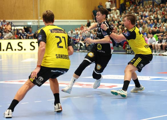 v.l. David Sandberg (IK Saevehof 21), Soeren Steinhaus (Bergischer HC 53), Tobias Trommler (IK Saevehof 14) GER, Bergischer HC06 vs. IK Saevehof, Handball, EHF Europa League 2026 27, 2. Spieltag, Spielzeit 2026 2027, 06.10.2026 GER, Bergischer HC06 vs. IK Saevehof, Handball, EHF Europa League 2026 27, 2. Spieltag, Spielzeit 2026 2027, 06.10.2026 Solingen-Mitte Copyright: xEibner-Pressefoto ThomasxStoeckerx EP_TSR
