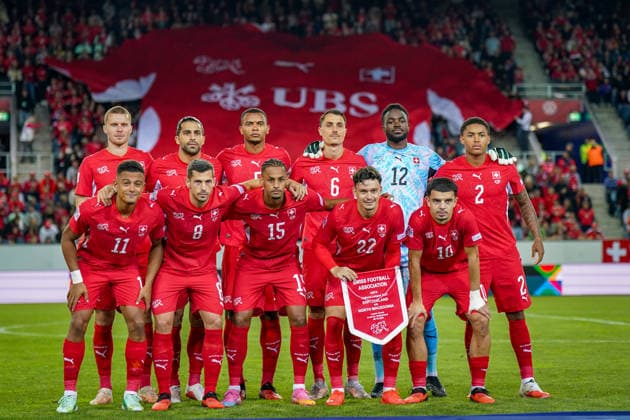 Fussball UEFA Nations League 2026 - 2027, 4. Spieltag - Schweiz vs Nordmazedonien - Thermoplan Arena (Luzern): Mannschaftsfoto der Schweizer Nationalmannschaft vor dem UEFA-Nations-League-Spiel Schweiz gegen Nordmazedonien in Luzern. Schweizer Nationalmannschaft, Schweiz, Switzerland, Nationalteam, Startelf, Mannschaftsfoto, Teamfoto, Gruppenfoto, UEFA Nations League, Nordmazedonien, North Macedonia, Luzern, Thermoplan Arena, SFV, Schweizerischer Fussballverband, Fussball, Länderspiel Copyright: xJOERANxSTEINSIEKx