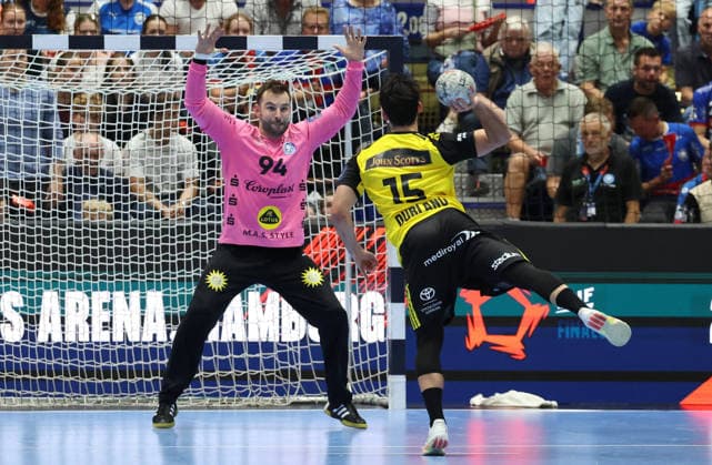 v.l. Kristian van der Merwe (Bergischer HC 94), Sebastian Durlanu (IK Saevehof 15) GER, Bergischer HC06 vs. IK Saevehof, Handball, EHF Europa League 2026 27, 2. Spieltag, Spielzeit 2026 2027, 06.10.2026 GER, Bergischer HC06 vs. IK Saevehof, Handball, EHF Europa League 2026 27, 2. Spieltag, Spielzeit 2026 2027, 06.10.2026 Solingen-Mitte Copyright: xEibner-Pressefoto ThomasxStoeckerx EP_TSR