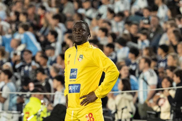 Junior Olaitan, from Benin, watches the game before the International Friendly, Länderspiel, Nationalmannschaft match between Argentina and Benin, at the Estadio Monumental Antonio V. Liberti, on October 6, 2026, in Buenos Aires, Argentina. Lionel Messi will play his last match for Argentina after announcing his retirement from the national team, Nationalteam Richard Callis Fotoarena (Richard Callis SPP) Copyright: xRichardxCallisx xSPPx spp-en-RiCa-3026043