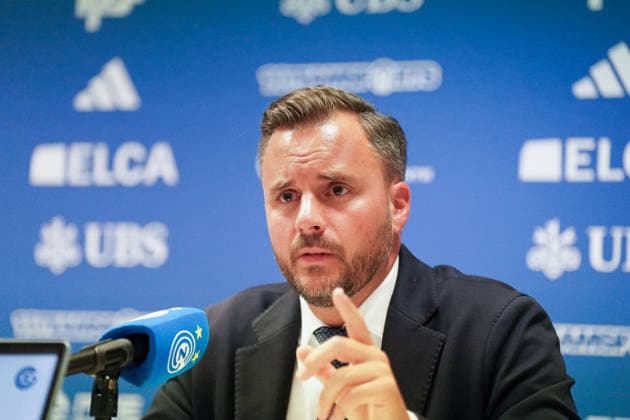 Ludovic Delechat, Verwaltungsratspräsident der Grasshopper Fussball AG (GFAG), bei der Medienkonferenz des Grasshopper Club Zürich (GCZ). Ludovic Delechat, GC Zürich, GCZ, Grasshoppers, Präsident, Verwaltungsratspräsident, GFAG, Bridge Football Group, Medienkonferenz, Pressekonferenz, Fussball, Super League, Zürich, Pressekonferenz, Medien Copyright: xJOERANxSTEINSIEKx