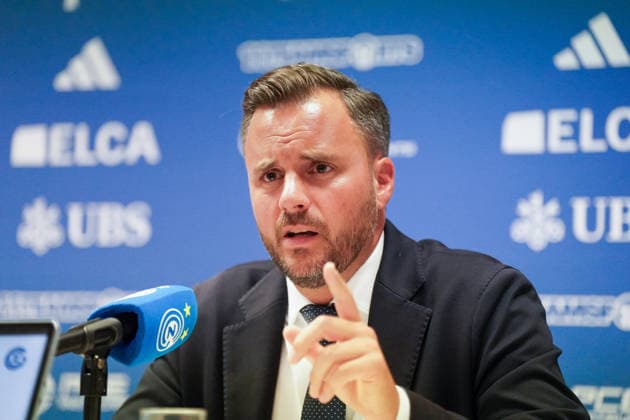 Ludovic Delechat, Verwaltungsratspräsident der Grasshopper Fussball AG (GFAG), bei der Medienkonferenz des Grasshopper Club Zürich (GCZ). Ludovic Delechat, GC Zürich, GCZ, Grasshoppers, Präsident, Verwaltungsratspräsident, GFAG, Bridge Football Group, Medienkonferenz, Pressekonferenz, Fussball, Super League, Zürich, Pressekonferenz, Medien, Mimik, Gesichtsausdruck, Emotion Copyright: xJOERANxSTEINSIEKx