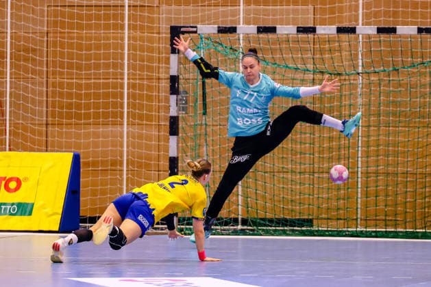 Pauline Uhlmann (HC Leipzig, 02) trifft gegen Sara Suba (TusSies Metzingen, 77), GER, HC Leipzig vs. TusSies Metzingen, Handball, ALSCO Handball Bundesliga Frauen, 5. Spieltag, Spielzeit 2026 2027, 07.10.2026 GER, HC Leipzig vs. TusSies Metzingen, Handball, ALSCO Handball Bundesliga Frauen, 5. Spieltag, Spielzeit 2026 2027, 07.10.2026 Markranstaedt Copyright: xEibner-Pressefoto LauraxRoemerx EP_LRR