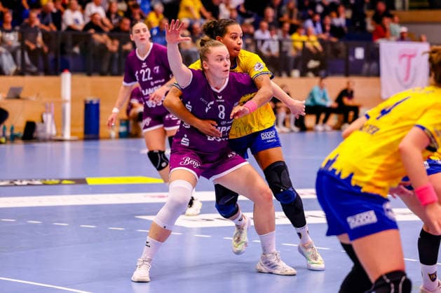 Ida Petzold (TusSies Metzingen, 08) Zweikampf, Duell, Kampf Sharleen Juliette Greschner (HC Leipzig, 20), GER, HC Leipzig vs. TusSies Metzingen, Handball, ALSCO Handball Bundesliga Frauen, 5. Spieltag, Spielzeit 2026 2027, 07.10.2026 GER, HC Leipzig vs. TusSies Metzingen, Handball, ALSCO Handball Bundesliga Frauen, 5. Spieltag, Spielzeit 2026 2027, 07.10.2026 Markranstaedt Copyright: xEibner-Pressefoto LauraxRoemerx EP_LRR