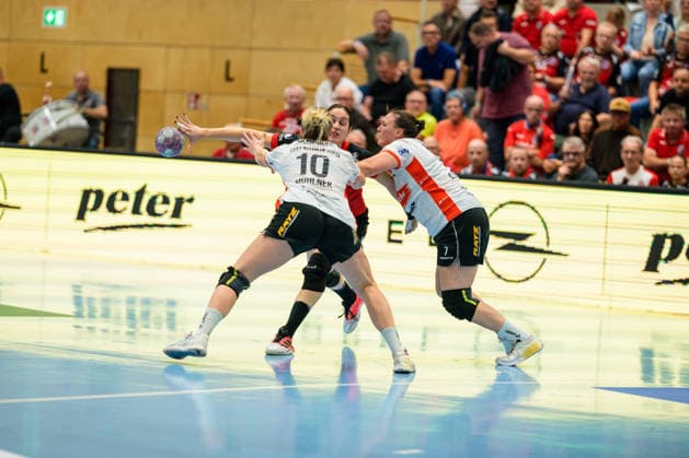 Kelly de Abreu Rosa (Thueringer HC, 77), Diana Doegg Magnusdottir (HSG Blomberg-Lippe, 07), Maxi Muehlner (HSG Blomberg-Lippe, 10) GER, Thueringer HC gegen HSG Blomberg-Lippe, Handball, Alsco Handball Bundesliga Frauen, Saison 2026 2027, 5. Spieltag, Sonntag, 19.30 Uhr, 07.10.2026 GER, Thueringer HC gegen HSG Blomberg-Lippe, Handball, Alsco Handball Bundesliga Frauen, Saison 2026 2027, 5. Spieltag, Sonntag, 19.30 Uhr, 07.10.2026 Bad Langensalza Copyright: xMartinxHerbstx