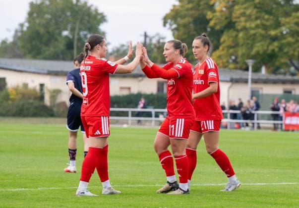 Fußball, Frauen, Testspiel, Saison 2026 2027, 1. FC Union Berlin - 1. FFC Turbine Potsdam, v. l. Sophie Weidauer (1. Frauen 1. FC Union), Dina Orschmann (1. Frauen 1. FC Union), Anna Weiß (1. Frauen 1. FC Union), Jubel nach Tor zum 2:0, 08.10.2026, Copyright: xMatthiasxKochx