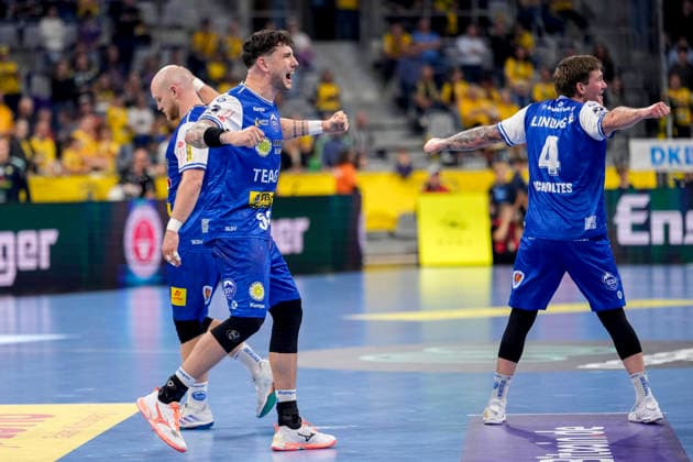 v.li.: Peter Walz (ThSV, 14), Justin Kurch (ThSV, 52), Elias Scholtes (ThSV, 4), Spieler vom ThSV Eisenach, Jubel, jubeln, jubelt, celebration, Freude, freuen, freut sich, zuversichtlich, optimistisch, positiv, Aktion, Action, Spielszene, 08.10.2026, Mannheim (Deutschland), Handball, Bundesliga, Rhein-Neckar Löwen - ThSV Eisenach