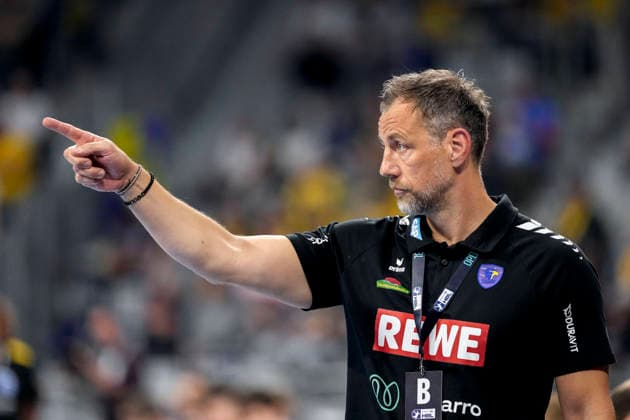 Maik Machulla (Trainer, Cheftrainer, RNL), gibt Anweisungen, gestikuliert, mit den Armen gestikulieren, Einzelbild, Einzelfoto, Aktion, Action, 08.10.2026, Mannheim (Deutschland), Handball, Bundesliga, Rhein-Neckar Löwen - ThSV Eisenach