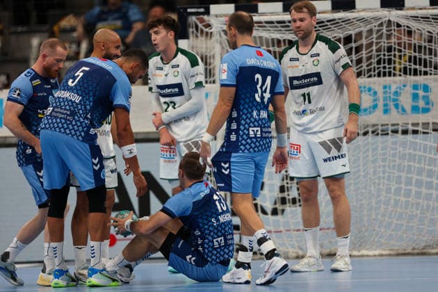 Simone Mengon (TVB Stuttgart, 15) liegt nach einem Foul am Boden GER, TVB Stuttgart vs. HSG Wetzlar, Handball, Opel Handball-Bundesliga, 8. Spieltag, Spielzeit 2026 2027, 08.10.2026 GER, TVB Stuttgart vs. HSG Wetzlar, Handball, Opel Handball-Bundesliga, 8. Spieltag, Spielzeit 2026 2027, 08.10.2026 Stuttgart Copyright: xEibner-Pressefoto SoerenxHerwegx EP_SHG