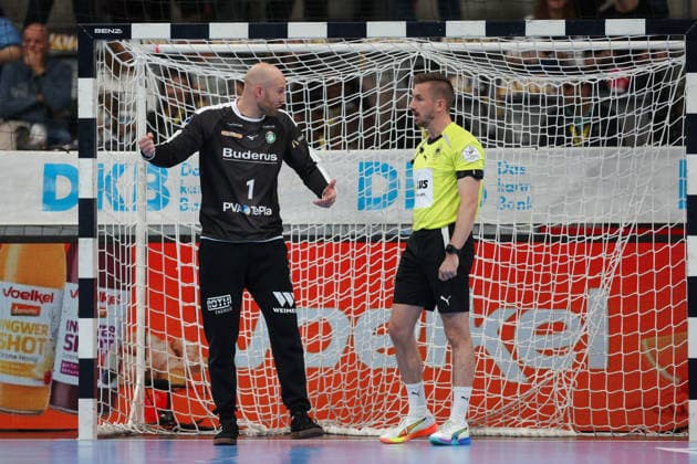 Bart Ravensbergen (HSG Wetzlar, 1) in Diskussion mit dem Schiedsrichter GER, TVB Stuttgart vs. HSG Wetzlar, Handball, Opel Handball-Bundesliga, 8. Spieltag, Spielzeit 2026 2027, 08.10.2026 GER, TVB Stuttgart vs. HSG Wetzlar, Handball, Opel Handball-Bundesliga, 8. Spieltag, Spielzeit 2026 2027, 08.10.2026 Stuttgart Copyright: xEibner-Pressefoto SoerenxHerwegx EP_SHG
