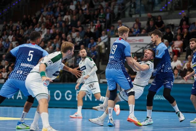 Dominik Mappes (HSG Wetzlar, 7) wird am Kreis gefoult GER, TVB Stuttgart vs. HSG Wetzlar, Handball, Opel Handball-Bundesliga, 8. Spieltag, Spielzeit 2026 2027, 08.10.2026 GER, TVB Stuttgart vs. HSG Wetzlar, Handball, Opel Handball-Bundesliga, 8. Spieltag, Spielzeit 2026 2027, 08.10.2026 Stuttgart Copyright: xEibner-Pressefoto SoerenxHerwegx EP_SHG