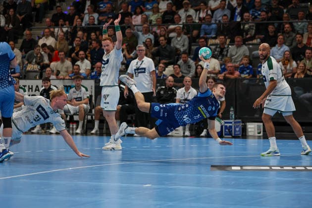 Simone Mengon (TVB Stuttgart, 15) beim Wurf GER, TVB Stuttgart vs. HSG Wetzlar, Handball, Opel Handball-Bundesliga, 8. Spieltag, Spielzeit 2026 2027, 08.10.2026 GER, TVB Stuttgart vs. HSG Wetzlar, Handball, Opel Handball-Bundesliga, 8. Spieltag, Spielzeit 2026 2027, 08.10.2026 Stuttgart Copyright: xEibner-Pressefoto SoerenxHerwegx EP_SHG