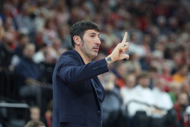Alex Mumbru (Virtus Bologna, Chef-Trainer) gestikuliert, GER, FC Bayern Basketball vs. Virtus Bologna, Basketball, Euroleague, 4. Spieltag, Saison 2026 2027, 08.10.2026, GER, FC Bayern Basketball vs. Virtus Bologna, Basketball, Euroleague, 4. Spieltag, Saison 2026 2027, 08.10.2026 Muenchen Copyright: xEibner-Pressefoto JennixMaulx EP_JML