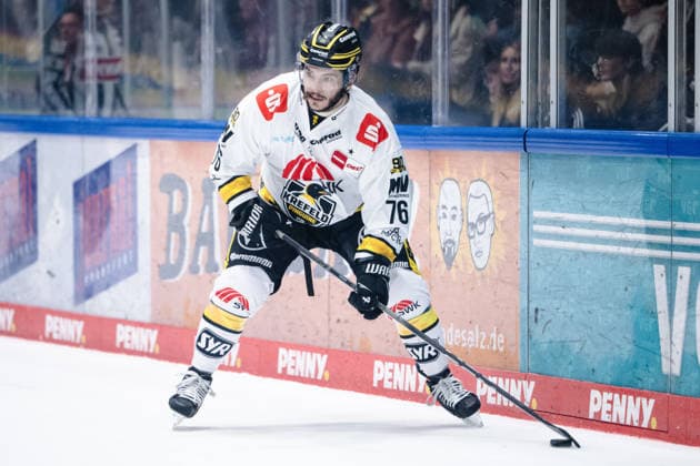 Phil Varone (Krefeld Pinguine, 76) GER, Loewen Frankfurt vs. Krefeld Pinguine, Eishockey, PENNY DEL, 7. Spieltag, Spielzeit 2026 2027, 08.10.2026 GER, Loewen Frankfurt vs. Krefeld Pinguine, Eishockey, PENNY DEL, 7. Spieltag, Spielzeit 2026 2027, 08.10.2026 Frankfurt am Main Copyright: xEibner-Pressefoto AttilaxZigax EP_AZA