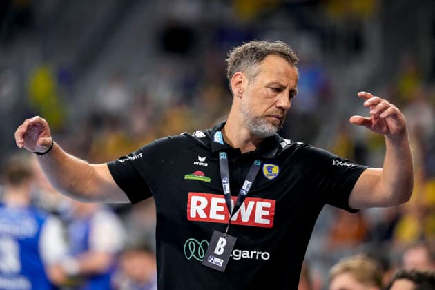 Maik Machulla (Trainer, Cheftrainer, RNL), gibt Anweisungen, gestikuliert, mit den Armen gestikulieren, Einzelbild, Einzelfoto, Aktion, Action, enttäuscht schauend, Enttäuschung, Frustration, disappointed, pessimistisch, 08.10.2026, Mannheim (Deutschland), Handball, Bundesliga, Rhein-Neckar Löwen - ThSV Eisenach