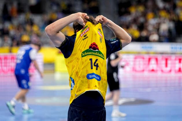 Gino Steenaerts (RNL, 14), Spieler der Rhein-Neckar-Löwen, Einzelbild, Einzelfoto, Aktion, Action, enttäuscht über die Niederlage, Enttäuschung nach dem Schlusspfiff, Highlight, Verlierer, verloren, Frustration, disappointed, pessimistisch, 08.10.2026, Mannheim (Deutschland), Handball, Bundesliga, Rhein-Neckar Löwen - ThSV Eisenach