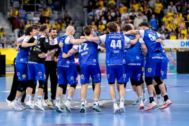 Spieler vom ThSV Eisenach, Jubel nach dem Schlusspfiff, Freude über den Sieg, Sieger, Gewinner, jubelt, jubeln, fröhlich, positiv, freut sich, freuen, optimistisch, Highlight, Action, Aktion, tanzen im Kreis, Teamkreis, Mannschaftskreis, 08.10.2026, Mannheim (Deutschland), Handball, Bundesliga, Rhein-Neckar Löwen - ThSV Eisenach