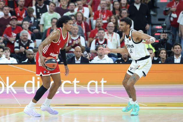 MarJon Beauchamp (FC Bayern Basketball, 03) mit Ball mit Derrick Alston Jr. (Virtus Bologna, 21), GER, FC Bayern Basketball vs. Virtus Bologna, Basketball, Euroleague, 4. Spieltag, Saison 2026 2027, 08.10.2026, GER, FC Bayern Basketball vs. Virtus Bologna, Basketball, Euroleague, 4. Spieltag, Saison 2026 2027, 08.10.2026 Muenchen Copyright: xEibner-Pressefoto JennixMaulx EP_JML