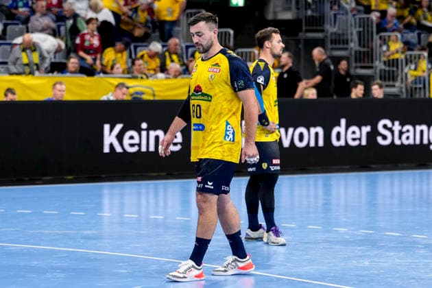 v.li.: Jannik Kohlbacher (RNL, 80), Dani Baijens (RNL, 77), Spieler der Rhein-Neckar-Löwen, enttäuscht über die Niederlage, Enttäuschung nach dem Schlusspfiff, Highlight, Verlierer, verloren, Frustration, disappointed, pessimistisch, 08.10.2026, Mannheim (Deutschland), Handball, Bundesliga, Rhein-Neckar Löwen - ThSV Eisenach