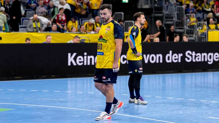 v.li.: Jannik Kohlbacher (RNL, 80), Dani Baijens (RNL, 77), Spieler der Rhein-Neckar-Löwen, enttäuscht über die Niederlage, Enttäuschung nach dem Schlusspfiff, Highlight, Verlierer, verloren, Frustration, disappointed, pessimistisch, 08.10.2026, Mannheim (Deutschland), Handball, Bundesliga, Rhein-Neckar Löwen - ThSV Eisenach