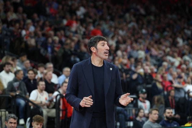 Alex Mumbru (Virtus Bologna, Chef-Trainer), GER, FC Bayern Basketball vs. Virtus Bologna, Basketball, Euroleague, 4. Spieltag, Saison 2026 2027, 08.10.2026, GER, FC Bayern Basketball vs. Virtus Bologna, Basketball, Euroleague, 4. Spieltag, Saison 2026 2027, 08.10.2026 Muenchen Copyright: xEibner-Pressefoto JennixMaulx EP_JML