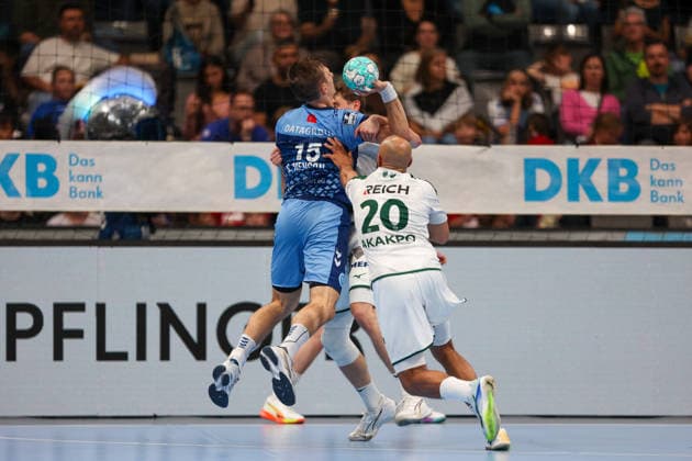 Simone Mengon (TVB Stuttgart, 15) beim Wurf GER, TVB Stuttgart vs. HSG Wetzlar, Handball, Opel Handball-Bundesliga, 8. Spieltag, Spielzeit 2026 2027, 08.10.2026 GER, TVB Stuttgart vs. HSG Wetzlar, Handball, Opel Handball-Bundesliga, 8. Spieltag, Spielzeit 2026 2027, 08.10.2026 Stuttgart Copyright: xEibner-Pressefoto SoerenxHerwegx EP_SHG