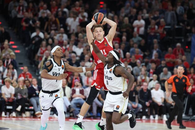 Rokas Jokubaitis (FC Bayern Basketball, 31) mit Rasheed Bello (Virtus Bologna, 00) und Trent Frazier (Virtus Bologna, 01), GER, FC Bayern Basketball vs. Virtus Bologna, Basketball, Euroleague, 4. Spieltag, Saison 2026 2027, 08.10.2026, GER, FC Bayern Basketball vs. Virtus Bologna, Basketball, Euroleague, 4. Spieltag, Saison 2026 2027, 08.10.2026 Muenchen Copyright: xEibner-Pressefoto JennixMaulx EP_JML