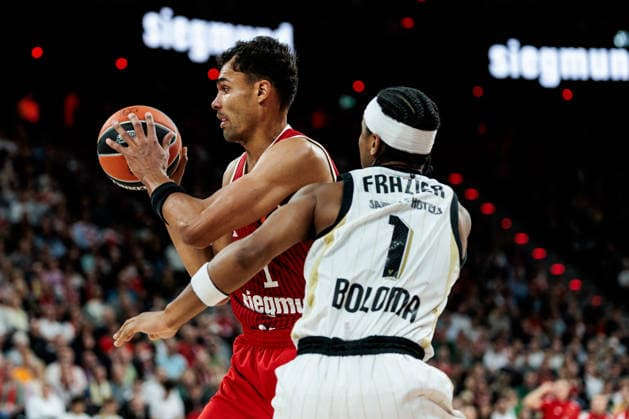 MUNICH, GERMANY - OCTOBER 08: Oscar Da Silva (FC Bayern Muenchen, 1) controls the ball against Trent Frazier (Virtus Bologna, 1) during the Turkish Airlines EuroLeague match between FC Bayern Muenchen vs. Virtus Bologna at SAP Garden on round 4 of Turkish Airlines EuroLeague on October 08, 2026 in Munich, Germany. Bavaria Germany Copyright: xSteffiexWunderlx