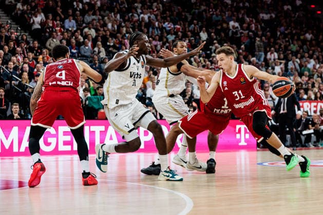 MUNICH, GERMANY - OCTOBER 08: Rokas Jokubaitis (FC Bayern Muenchen, 31) controls the ball against Aliou Diarra (Virtus Bologna, 31) during the Turkish Airlines EuroLeague match between FC Bayern Muenchen vs. Virtus Bologna at SAP Garden on round 4 of Turkish Airlines EuroLeague on October 08, 2026 in Munich, Germany. Bavaria Germany Copyright: xSteffiexWunderlx