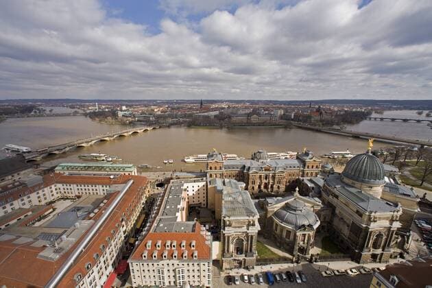 Ausblick auf das Elbhochwasser, Augustusbruecke, Weisse Flotte, Hochschule der Bildenden Kuenste, Zitronenpresse, Deutschland, Sachsen, Dresden outlook to River Elbe Inundation, Augustusbruecke, White Fleet and Hochschule der Bildenden Kuenste, Germany, Saxony, Dresden BLWS074695