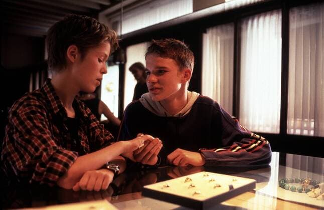 KPA56631.jpg HARTE JUNGS D 1999 Marc Rothemund Lisa (UISE HELM), Flo (TOBIAS SCHENKE ) C43777 UnitedArchives56631